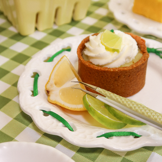 STRAWBERRY SHORTCAKE e06 curved isolation tweezer